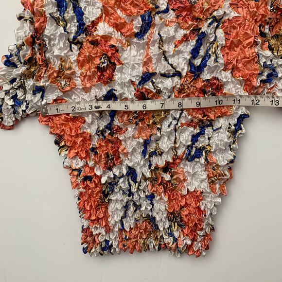 F.C White Peach and Blue Stretchy Popcorn Short Sleeve Blouse Small - Picture 3 of 6